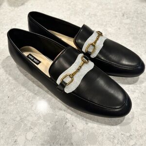 Nine West Elegant Black Loafers with Gold Detail